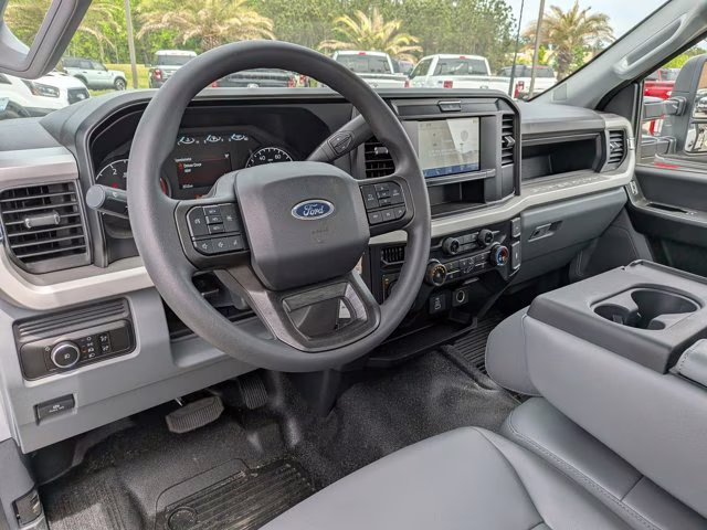 2026 Oxford White Ford Super Duty F-350 DRW XL 4X4 Truck