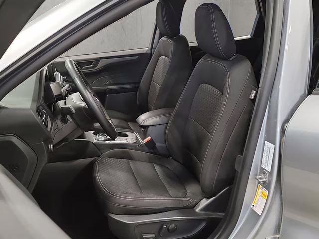 2024 Silver Metallic Ford Escape Active FWD SUV