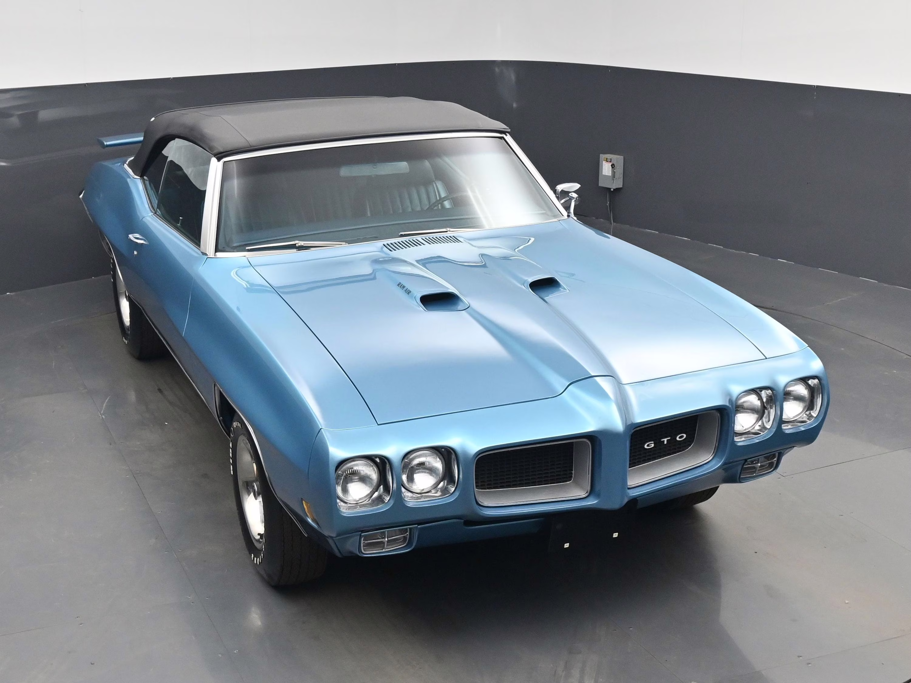 1970 Bermuda Blue Pontiac GTO RamAir III
