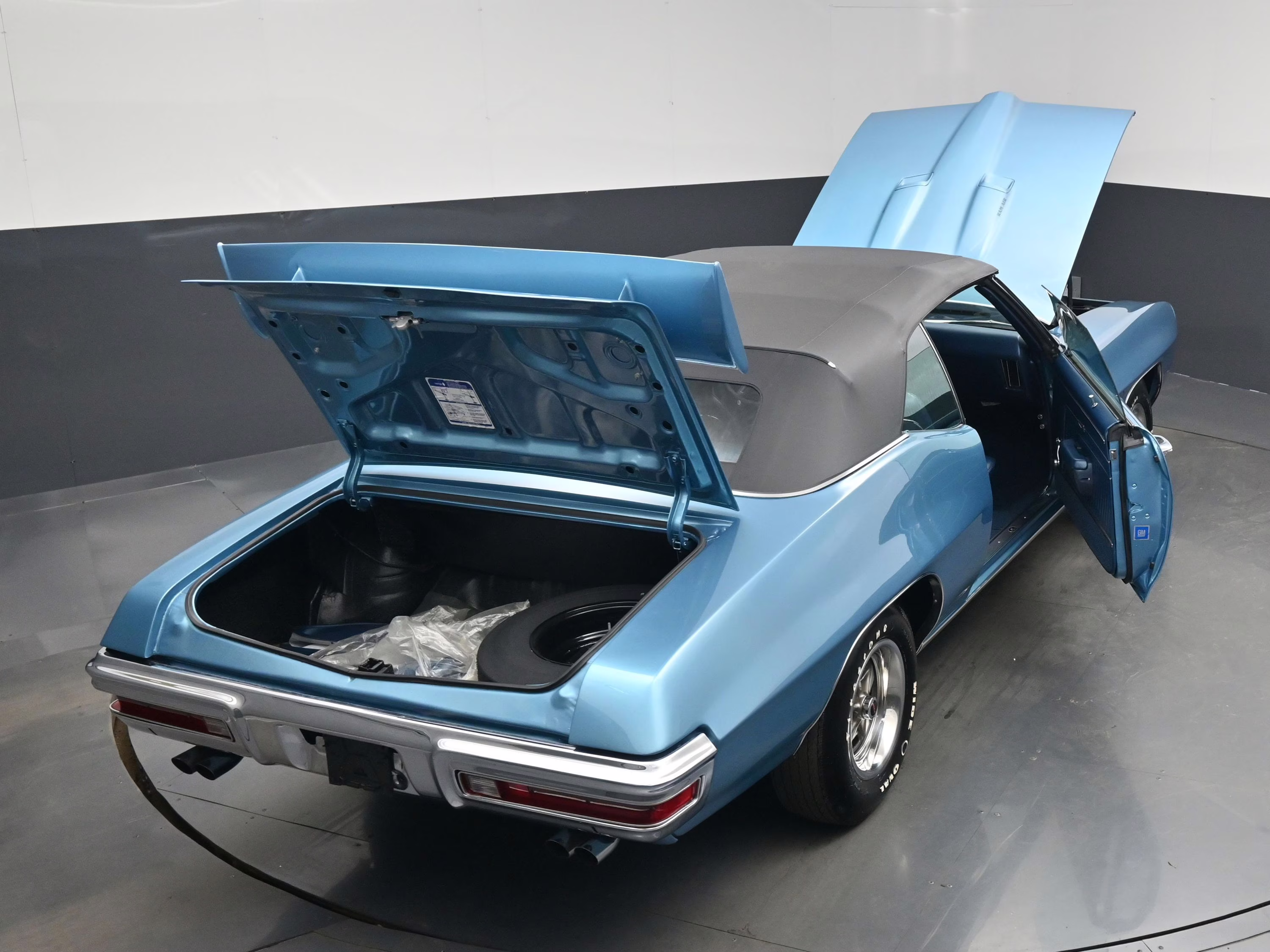 1970 Bermuda Blue Pontiac GTO RamAir III