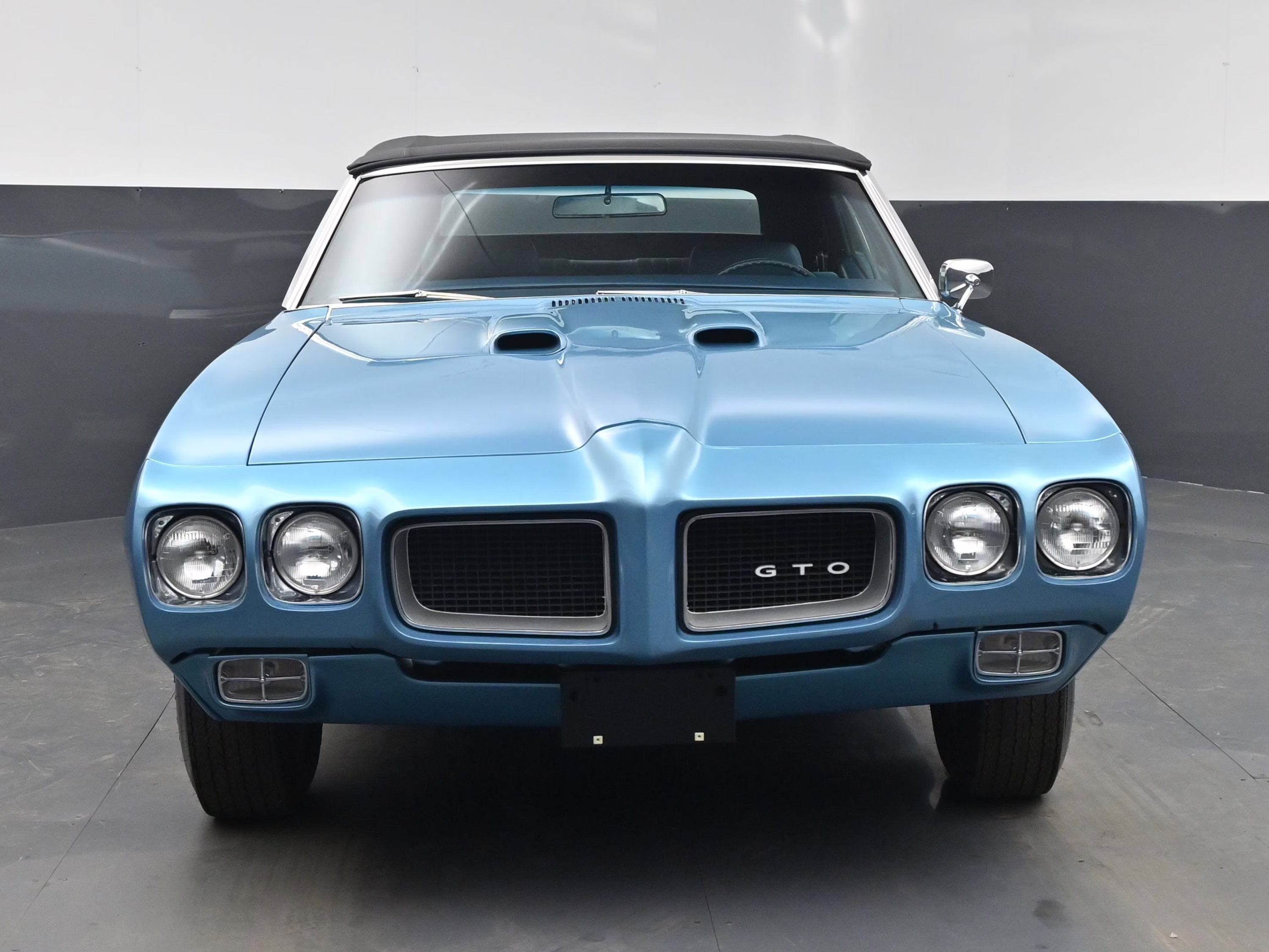1970 Bermuda Blue Pontiac GTO RamAir III