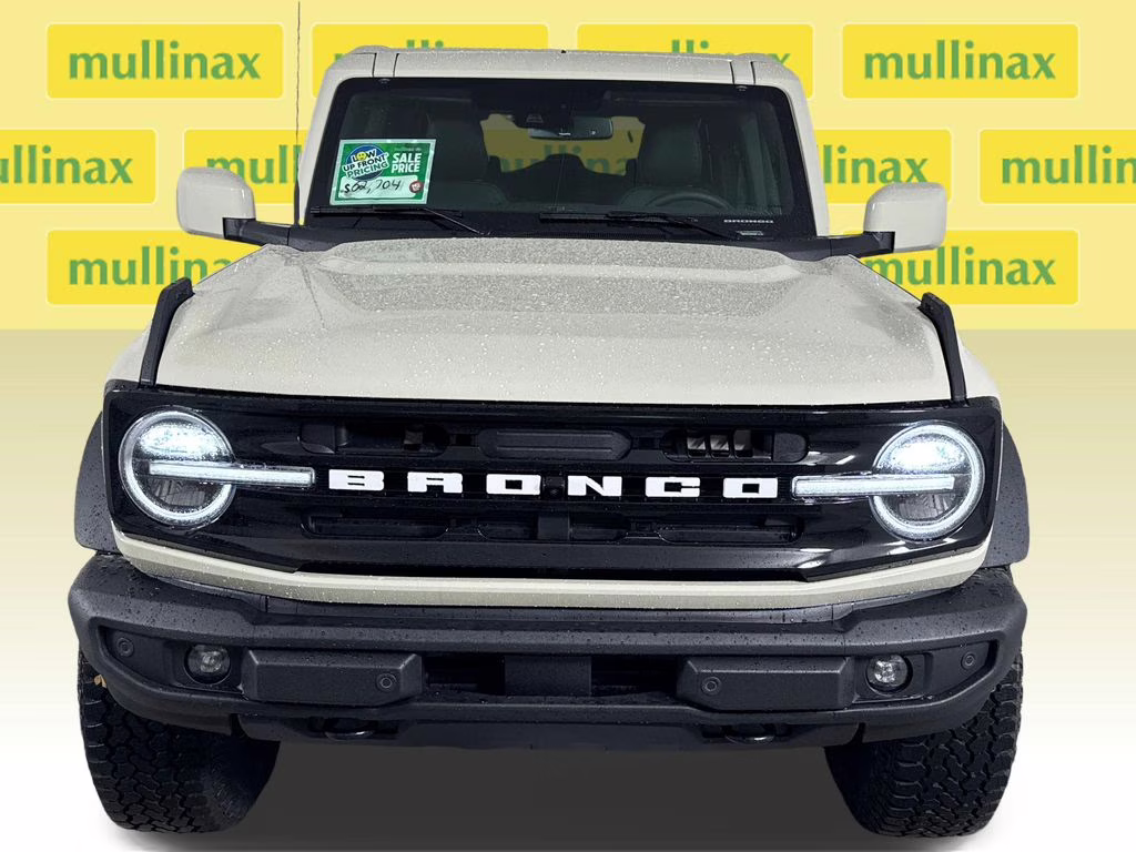 2026 Desert Sand Ford Bronco Outer Banks 4X4 SUV