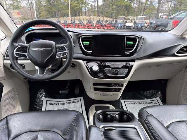 2022 Brilliant Black Crystal Pearlcoat Chrysler Pacifica Touring L FWD Van