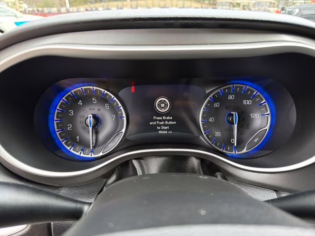 2022 Brilliant Black Crystal Pearlcoat Chrysler Pacifica Touring L FWD Van