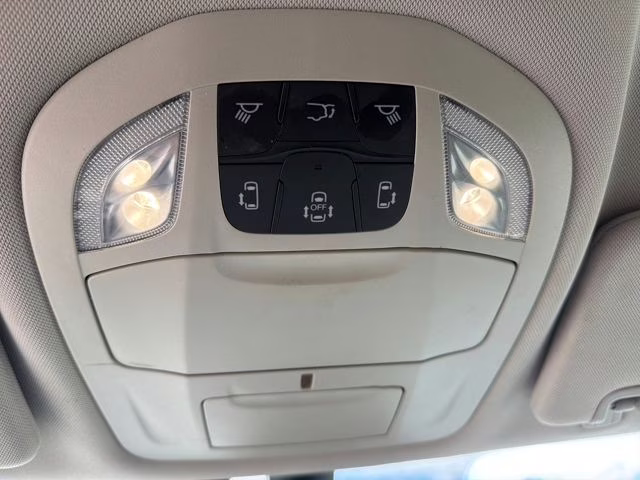 2022 Brilliant Black Crystal Pearlcoat Chrysler Pacifica Touring L FWD Van