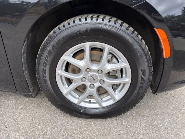 2022 Brilliant Black Crystal Pearlcoat Chrysler Pacifica Touring L FWD Van