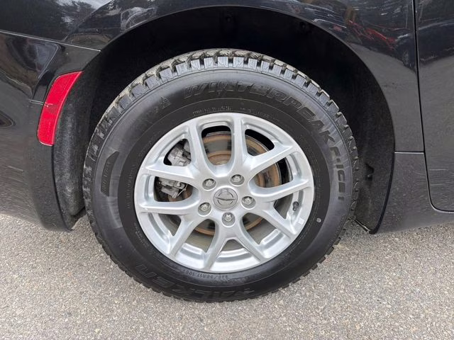 2022 Brilliant Black Crystal Pearlcoat Chrysler Pacifica Touring L FWD Van