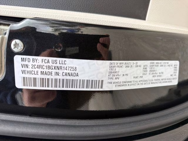 2022 Brilliant Black Crystal Pearlcoat Chrysler Pacifica Touring L FWD Van