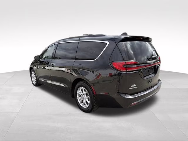 2022 Brilliant Black Crystal Pearlcoat Chrysler Pacifica Touring L FWD Van