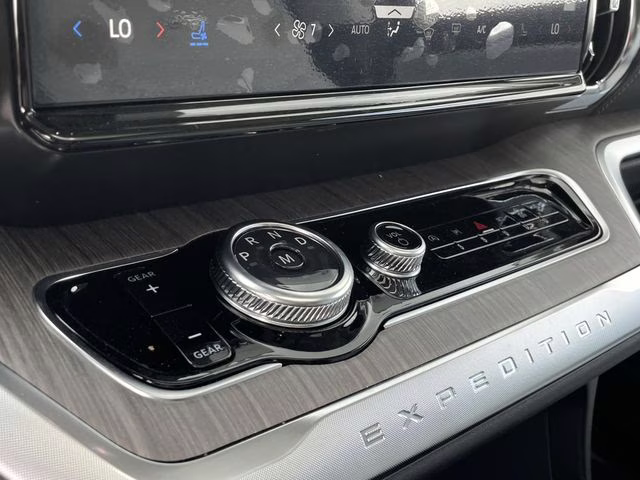 2026 Glacier Gray Metallic Tri-Coat Ford Expedition Max Platinum 4X4 SUV