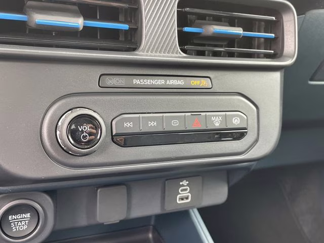 2026 Space White Metallic Ford Maverick Lobo Standard AWD Truck