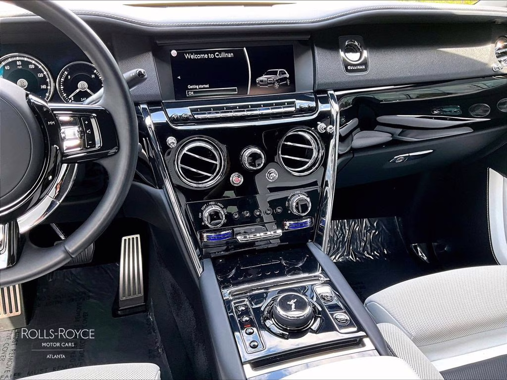 2021 Arctic White Rolls-Royce Cullinan AWD SUV