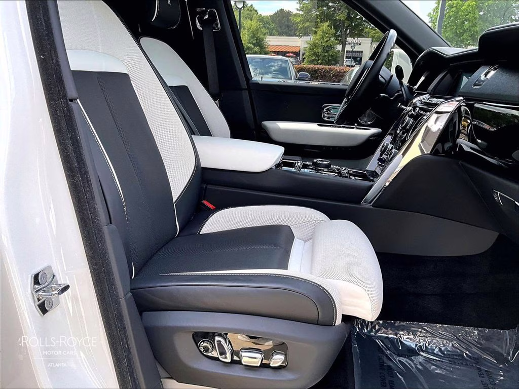 2021 Arctic White Rolls-Royce Cullinan AWD SUV