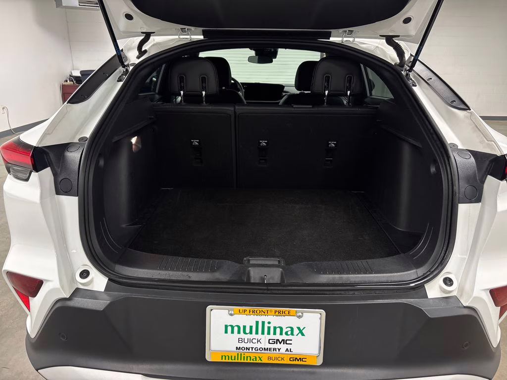 2025 Summit White Buick Envista Preferred FWD SUV