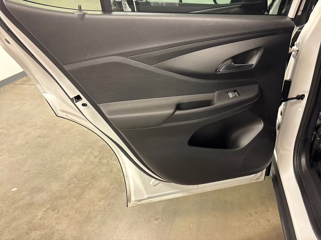 2025 Summit White Buick Envista Preferred FWD SUV