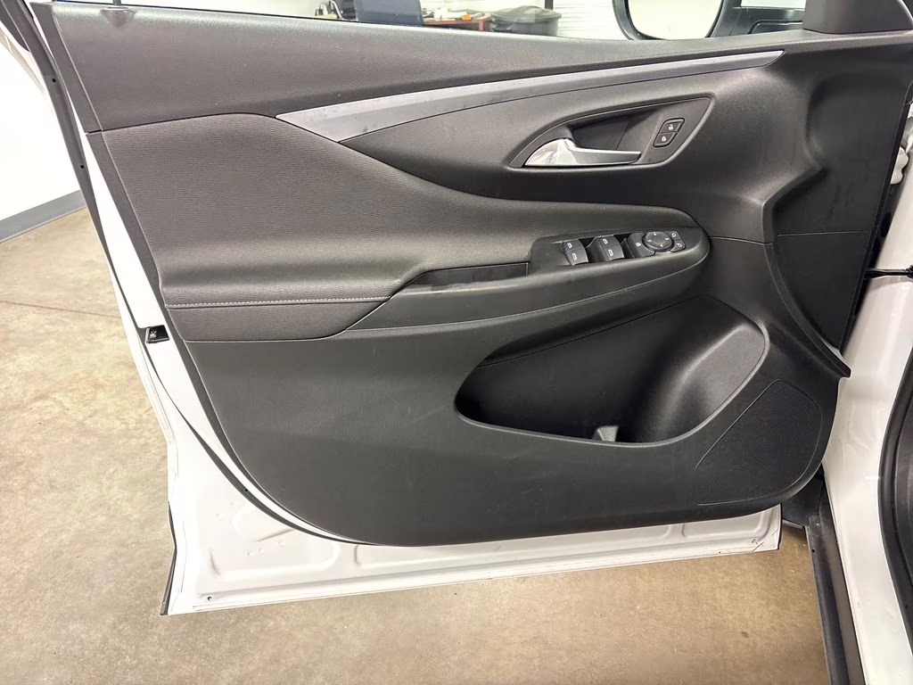 2025 Summit White Buick Envista Preferred FWD SUV