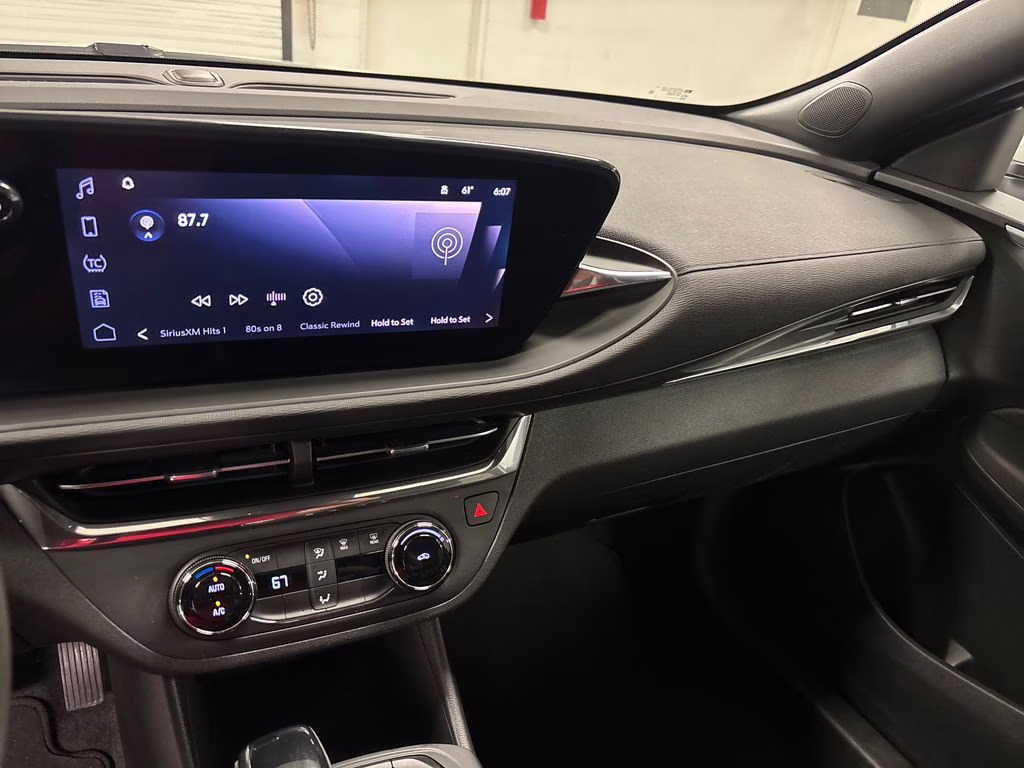 2025 Summit White Buick Envista Preferred FWD SUV