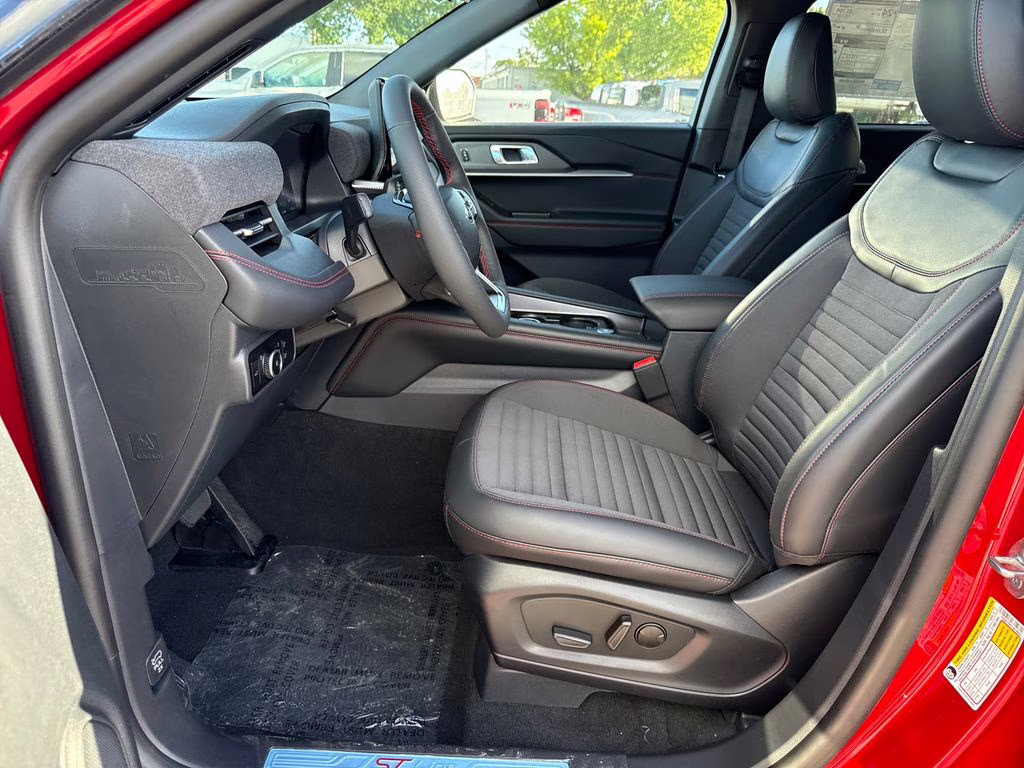 2026 Rapid Red Metallic Tinted Clearcoat Ford Explorer ST-Line RWD SUV