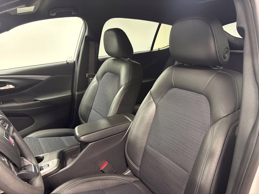 2025 Summit White Buick Envista Preferred FWD SUV