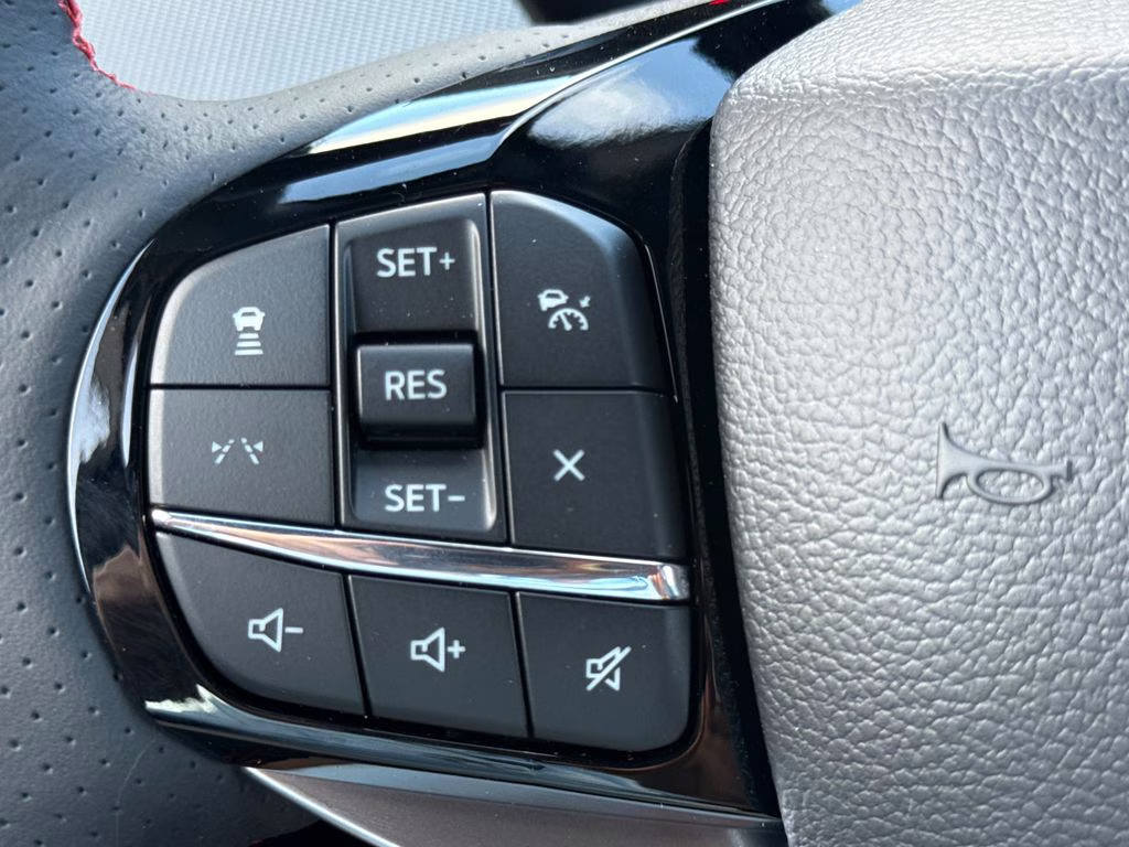 2026 Rapid Red Metallic Tinted Clearcoat Ford Explorer ST-Line RWD SUV