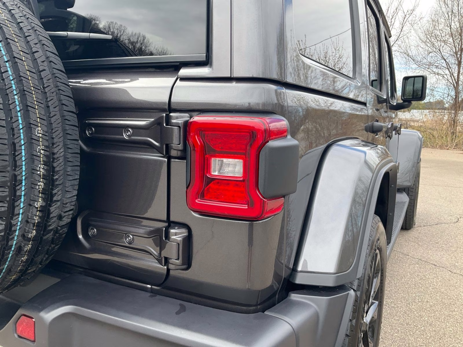 2025 Granite Crystal Metallic Clearcoat Jeep Wrangler Sahara 4xe 4X4 SUV