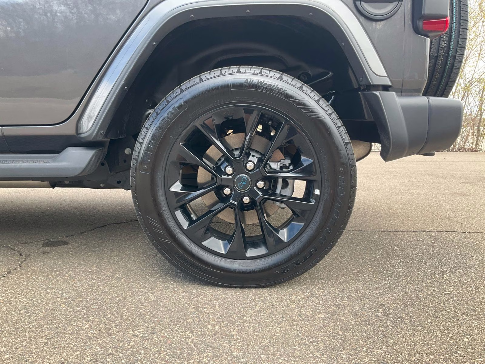 2025 Granite Crystal Metallic Clearcoat Jeep Wrangler Sahara 4xe 4X4 SUV