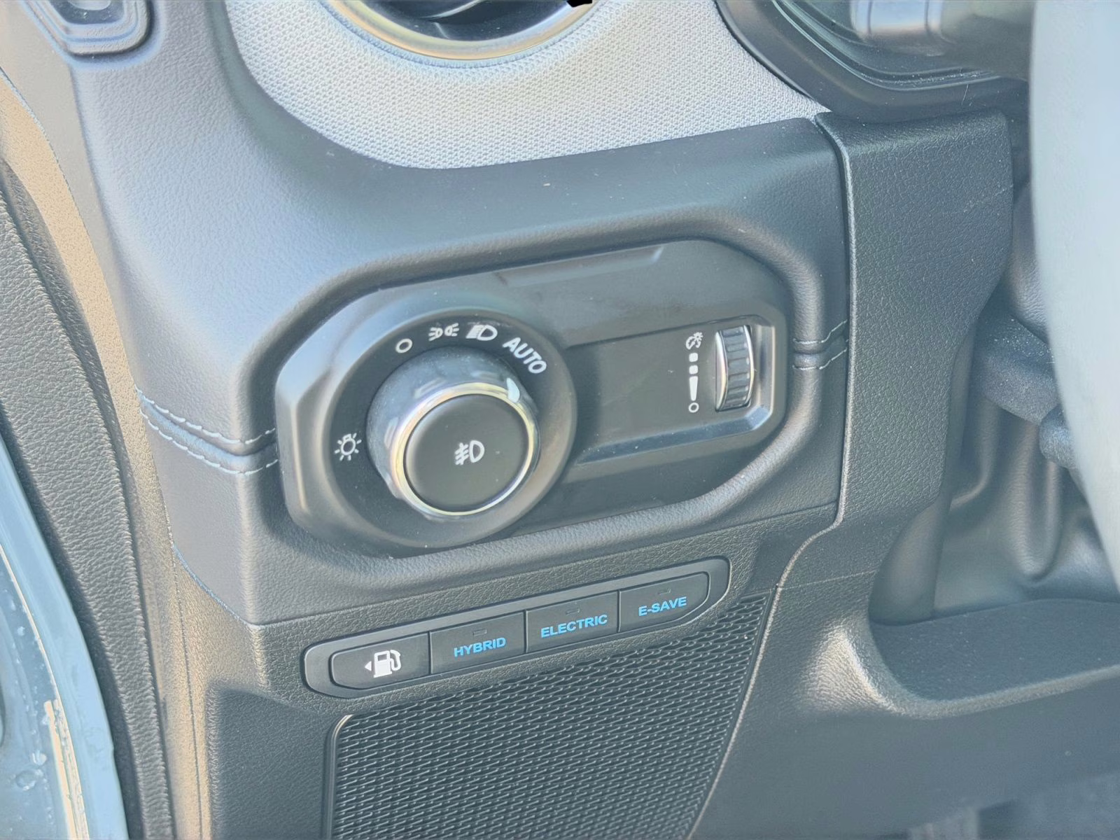 2025 Anvil Clear Coat Jeep Wrangler Sahara 4xe 4X4 SUV