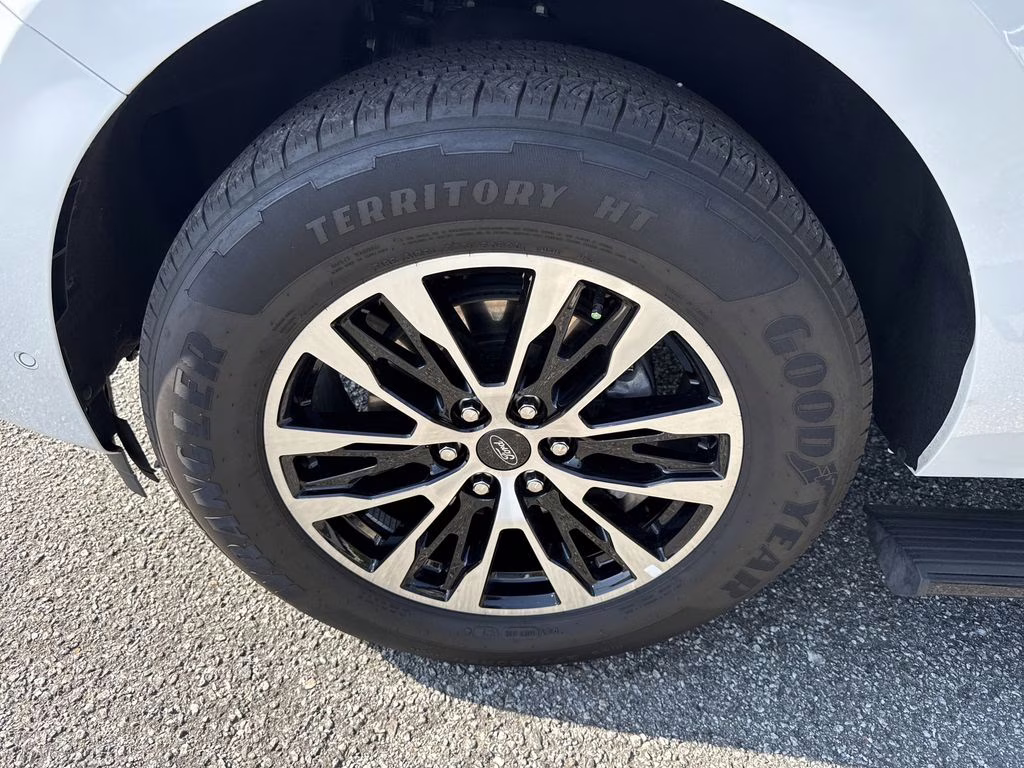 2025 Oxford White Ford Expedition Max Platinum 4X4 SUV