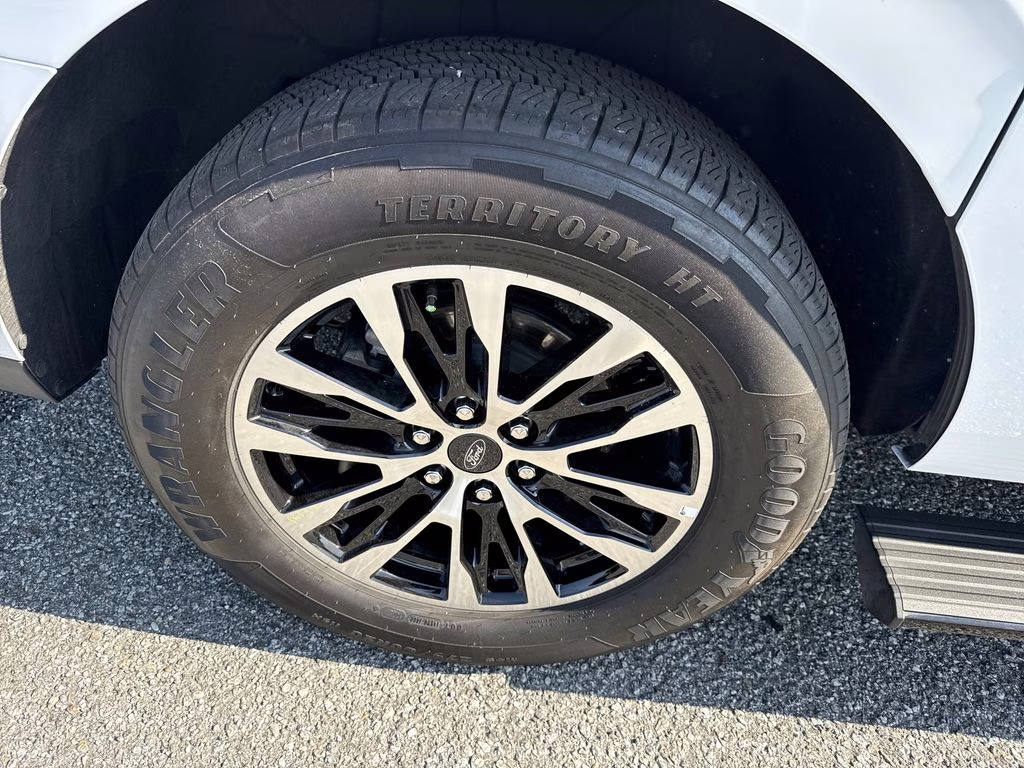 2025 Oxford White Ford Expedition Max Platinum 4X4 SUV