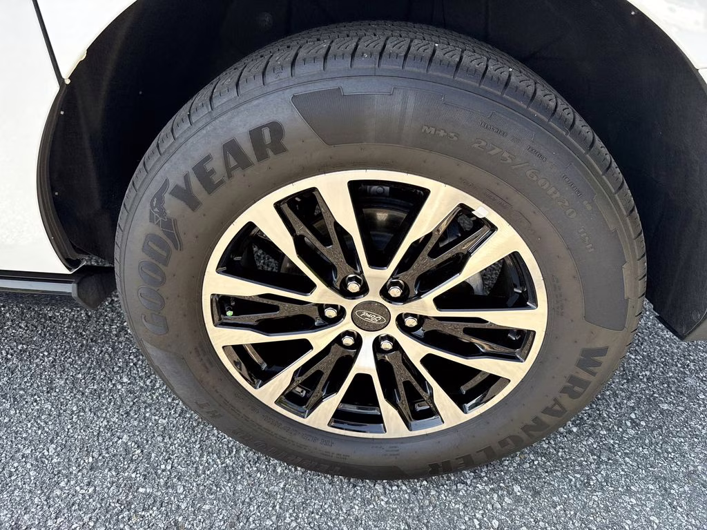 2025 Oxford White Ford Expedition Max Platinum 4X4 SUV