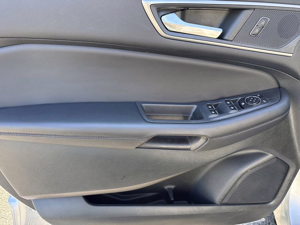 2023 Silver Metallic Ford Edge SEL AWD SUV