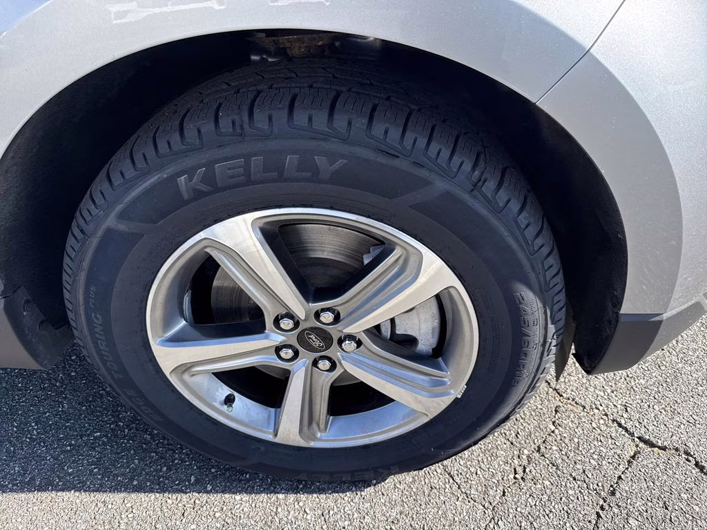 2023 Silver Metallic Ford Edge SEL AWD SUV