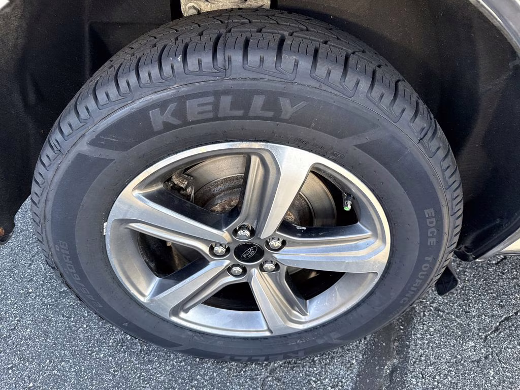 2023 Silver Metallic Ford Edge SEL AWD SUV