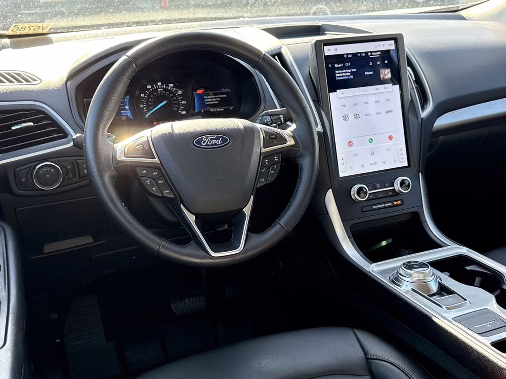 2023 Silver Metallic Ford Edge SEL AWD SUV