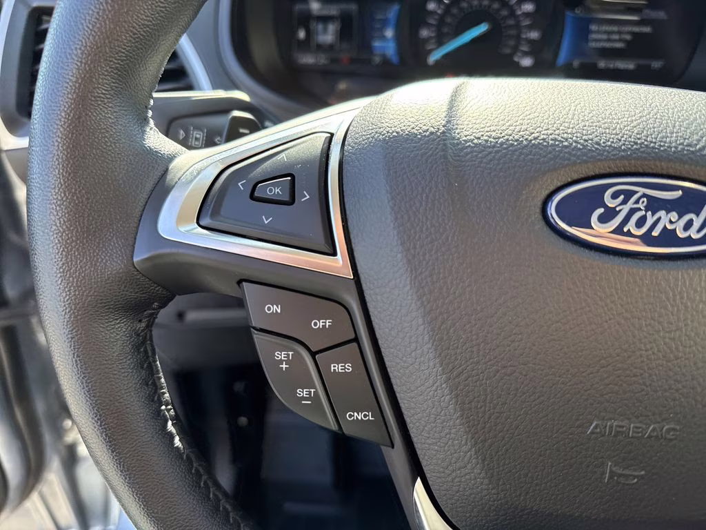 2023 Silver Metallic Ford Edge SEL AWD SUV