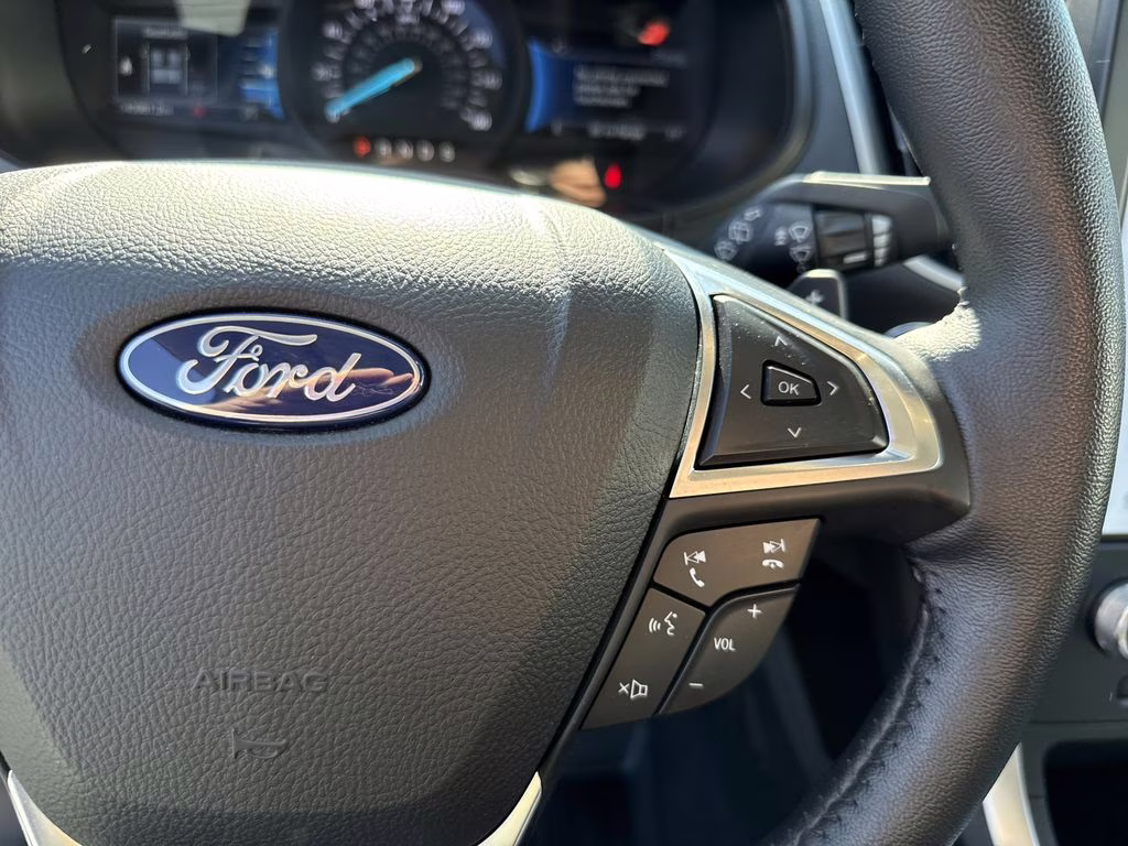 2023 Silver Metallic Ford Edge SEL AWD SUV