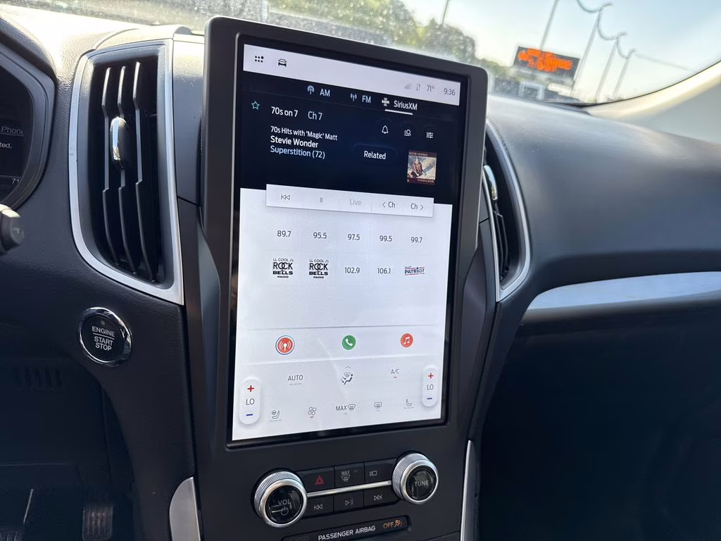 2023 Silver Metallic Ford Edge SEL AWD SUV