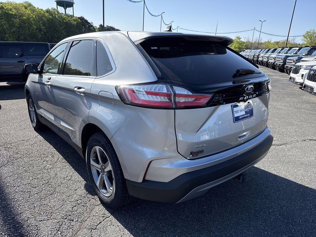 2023 Silver Metallic Ford Edge SEL AWD SUV