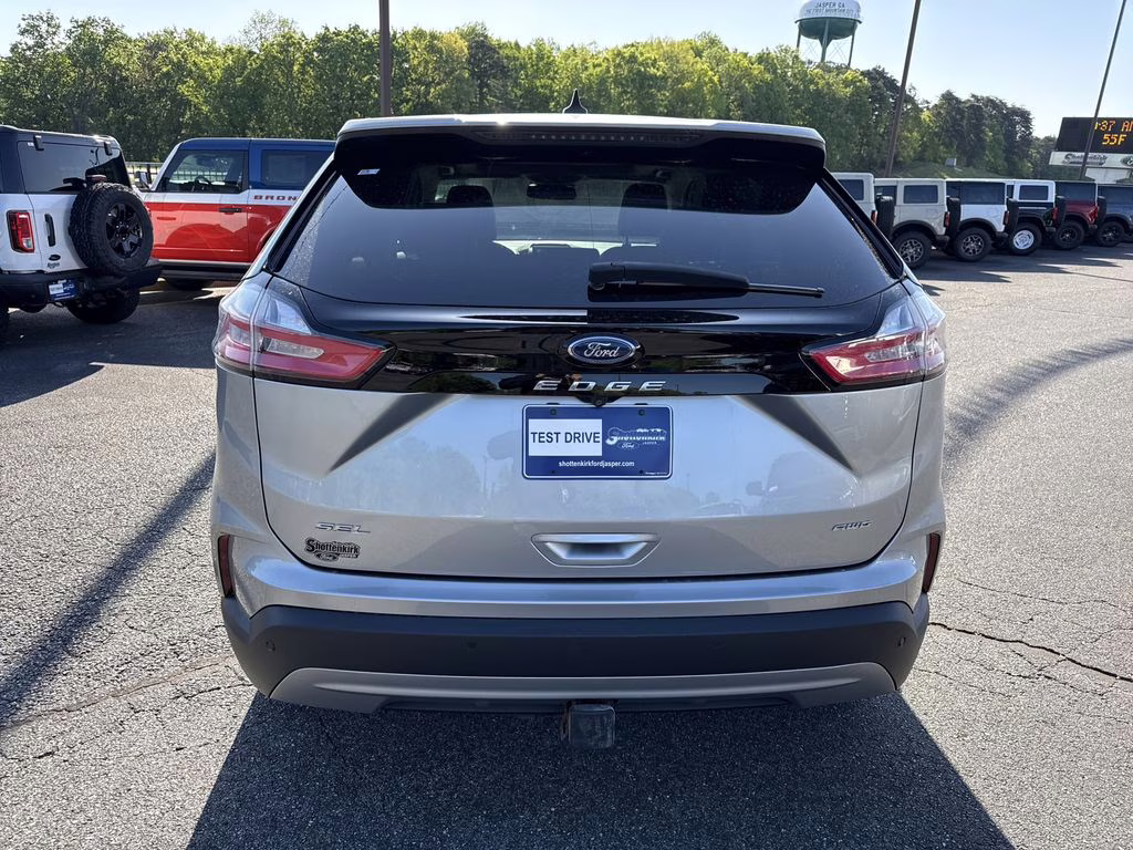 2023 Silver Metallic Ford Edge SEL AWD SUV