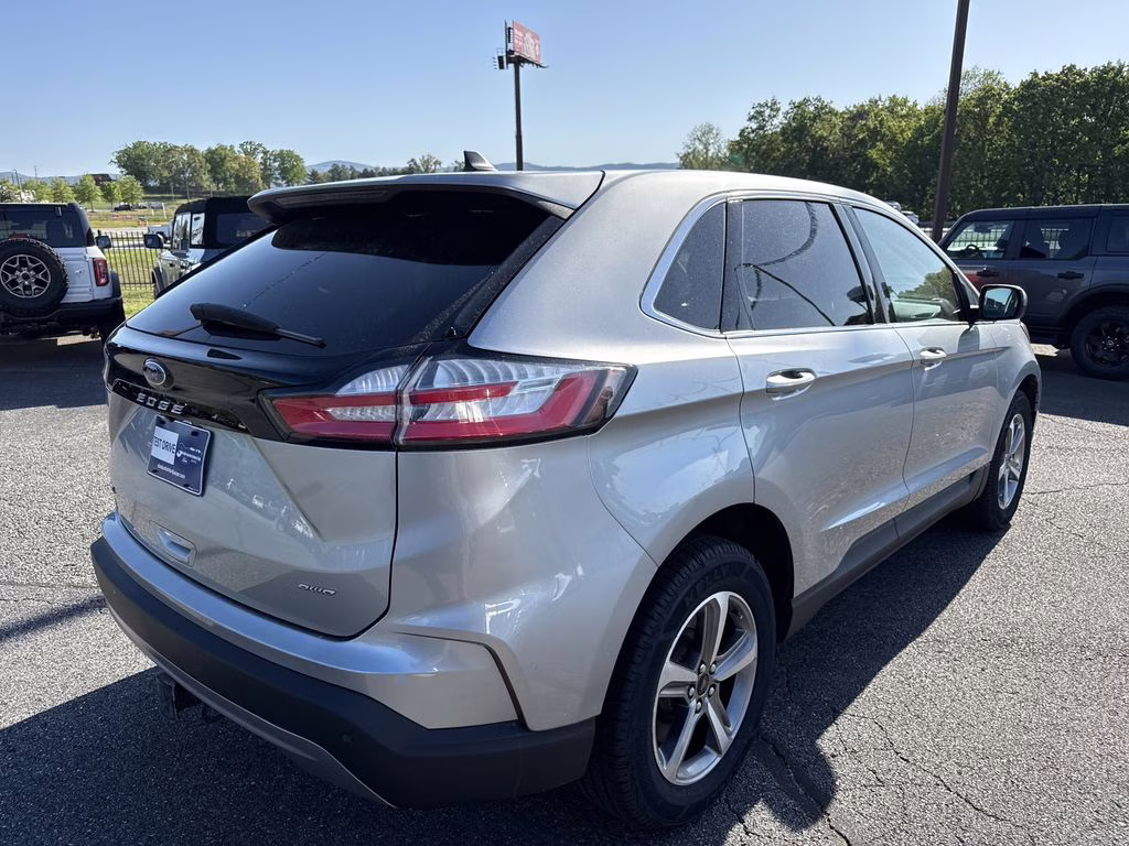 2023 Silver Metallic Ford Edge SEL AWD SUV