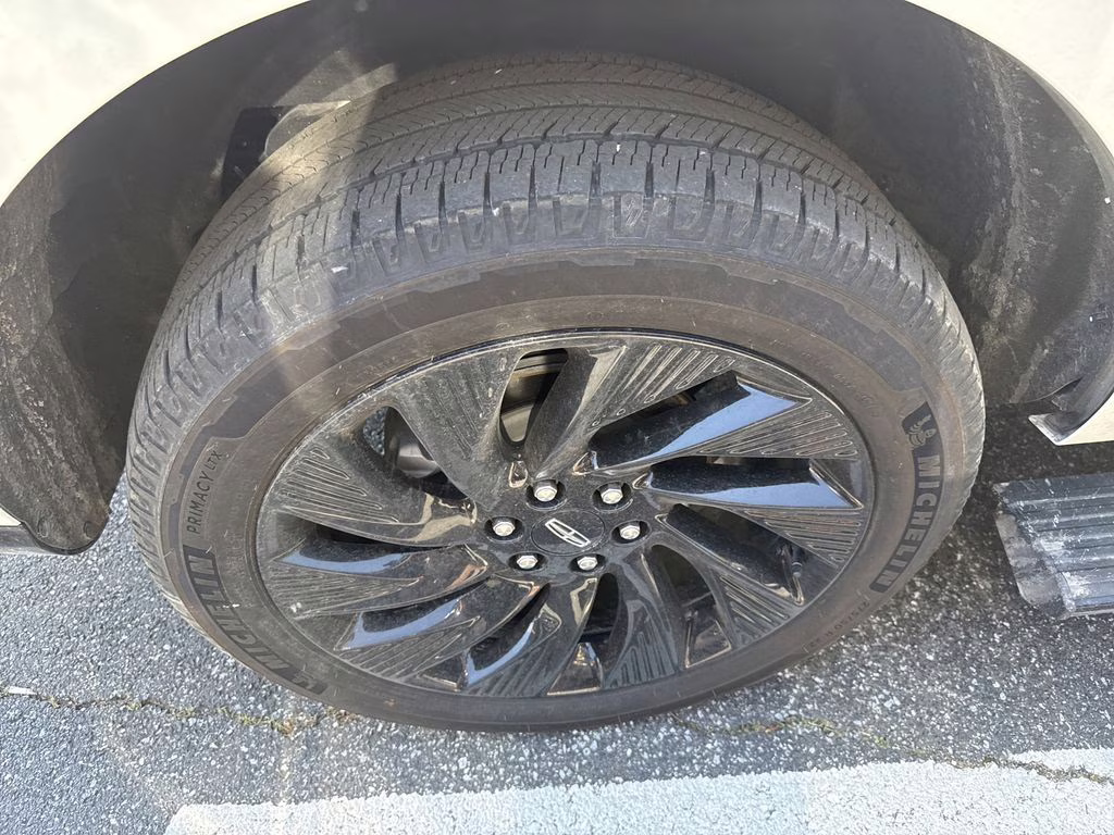2025 Pristine White Metallic Tri-Coat Lincoln Navigator Reserve 4X4 SUV