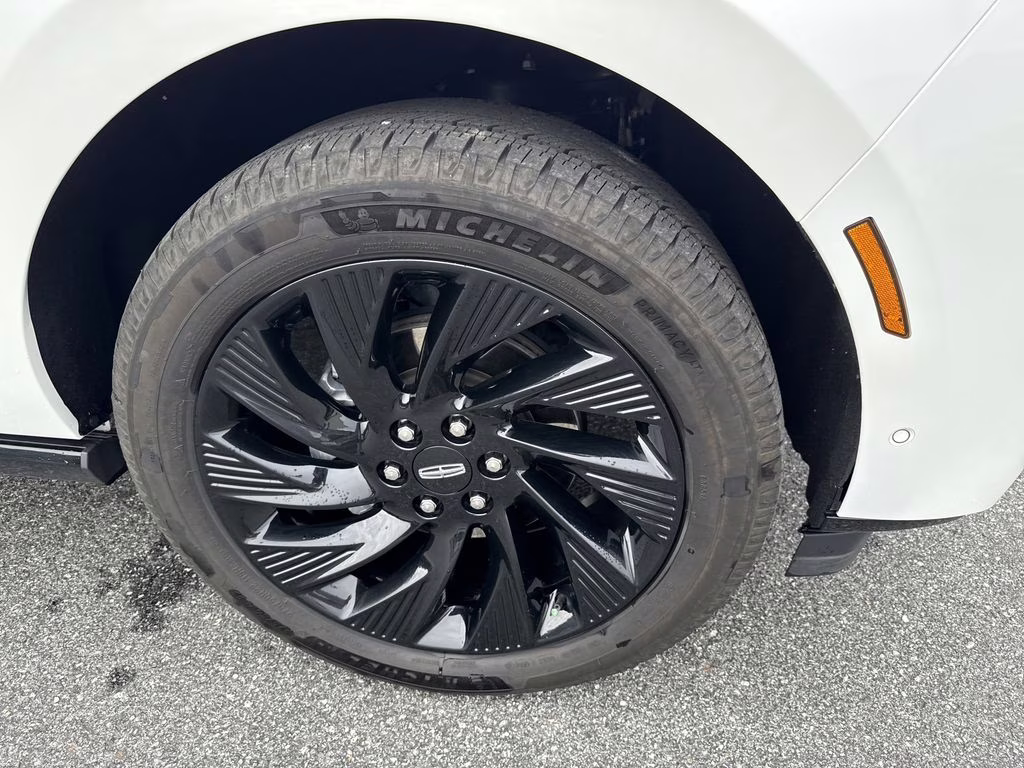2025 Pristine White Metallic Tri-Coat Lincoln Navigator Reserve 4X4 SUV