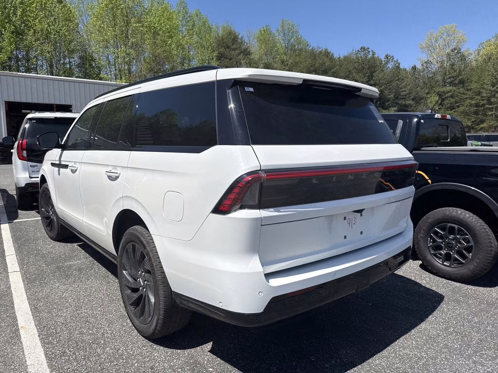 2025 Pristine White Metallic Tri-Coat Lincoln Navigator Reserve 4X4 SUV