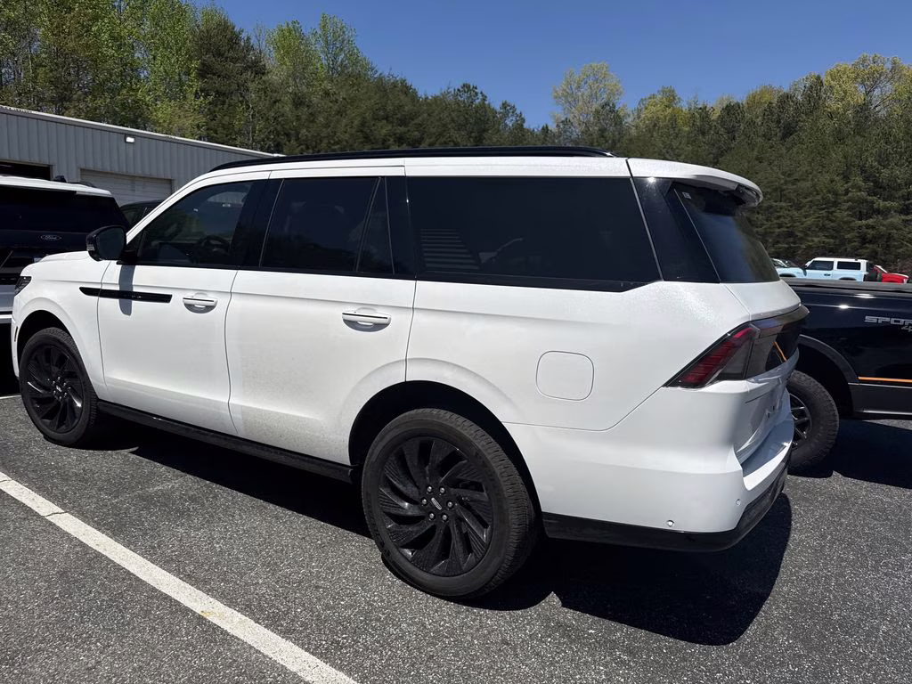 2025 Pristine White Metallic Tri-Coat Lincoln Navigator Reserve 4X4 SUV
