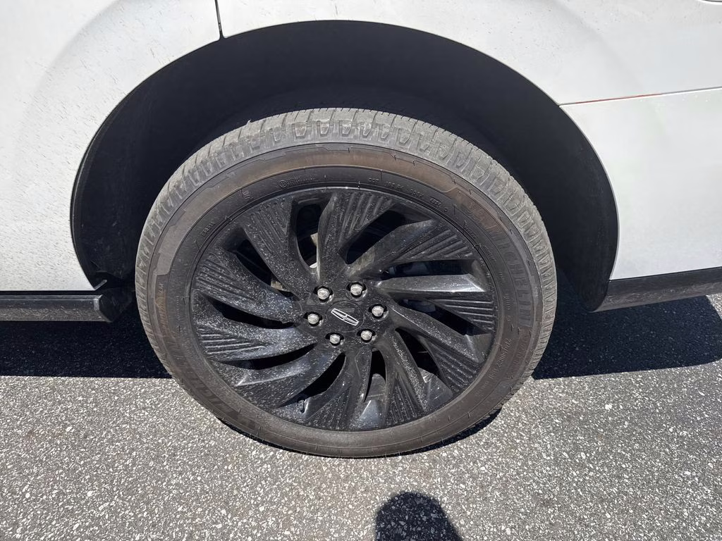 2025 Pristine White Metallic Tri-Coat Lincoln Navigator Reserve 4X4 SUV