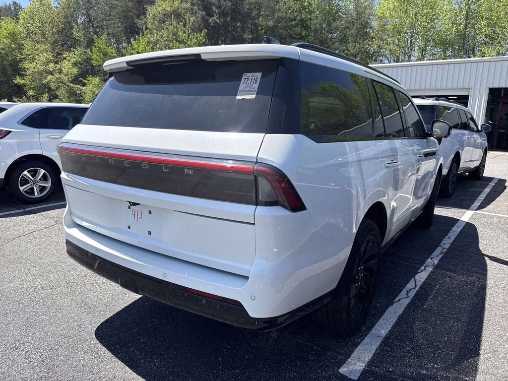 2025 Pristine White Metallic Tri-Coat Lincoln Navigator Reserve 4X4 SUV
