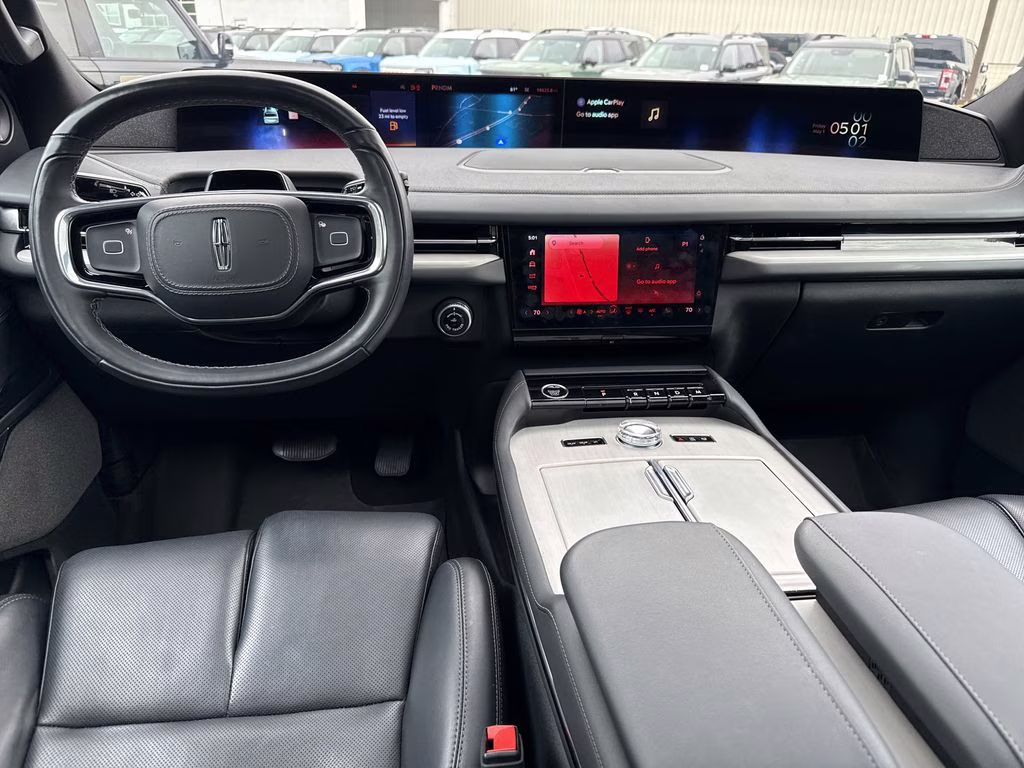 2025 Pristine White Metallic Tri-Coat Lincoln Navigator Reserve 4X4 SUV