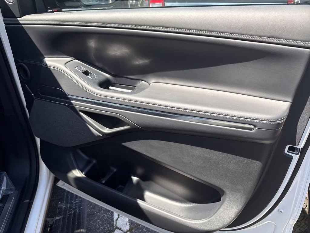 2025 Pristine White Metallic Tri-Coat Lincoln Navigator Reserve 4X4 SUV