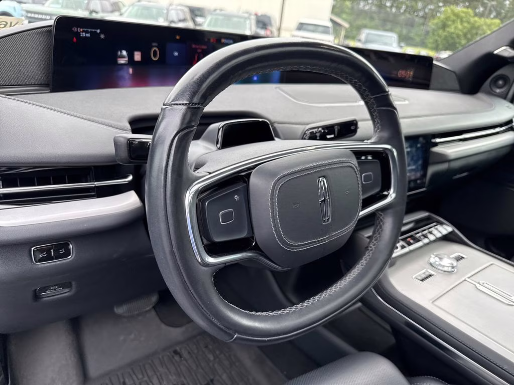2025 Pristine White Metallic Tri-Coat Lincoln Navigator Reserve 4X4 SUV