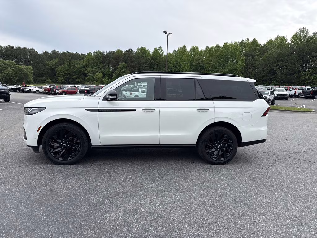 2025 Pristine White Metallic Tri-Coat Lincoln Navigator Reserve 4X4 SUV
